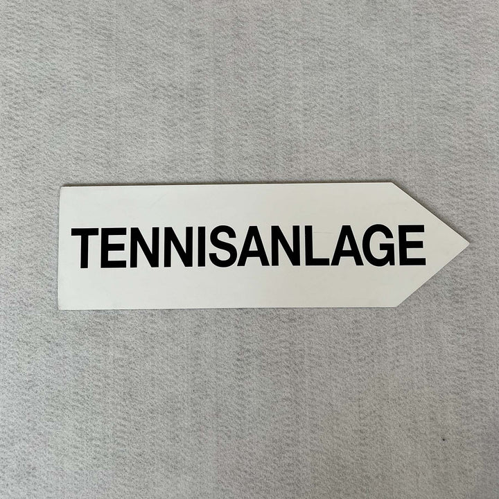 Richtungspfeil "Tennisanlage" zweiseitig, B-Ware