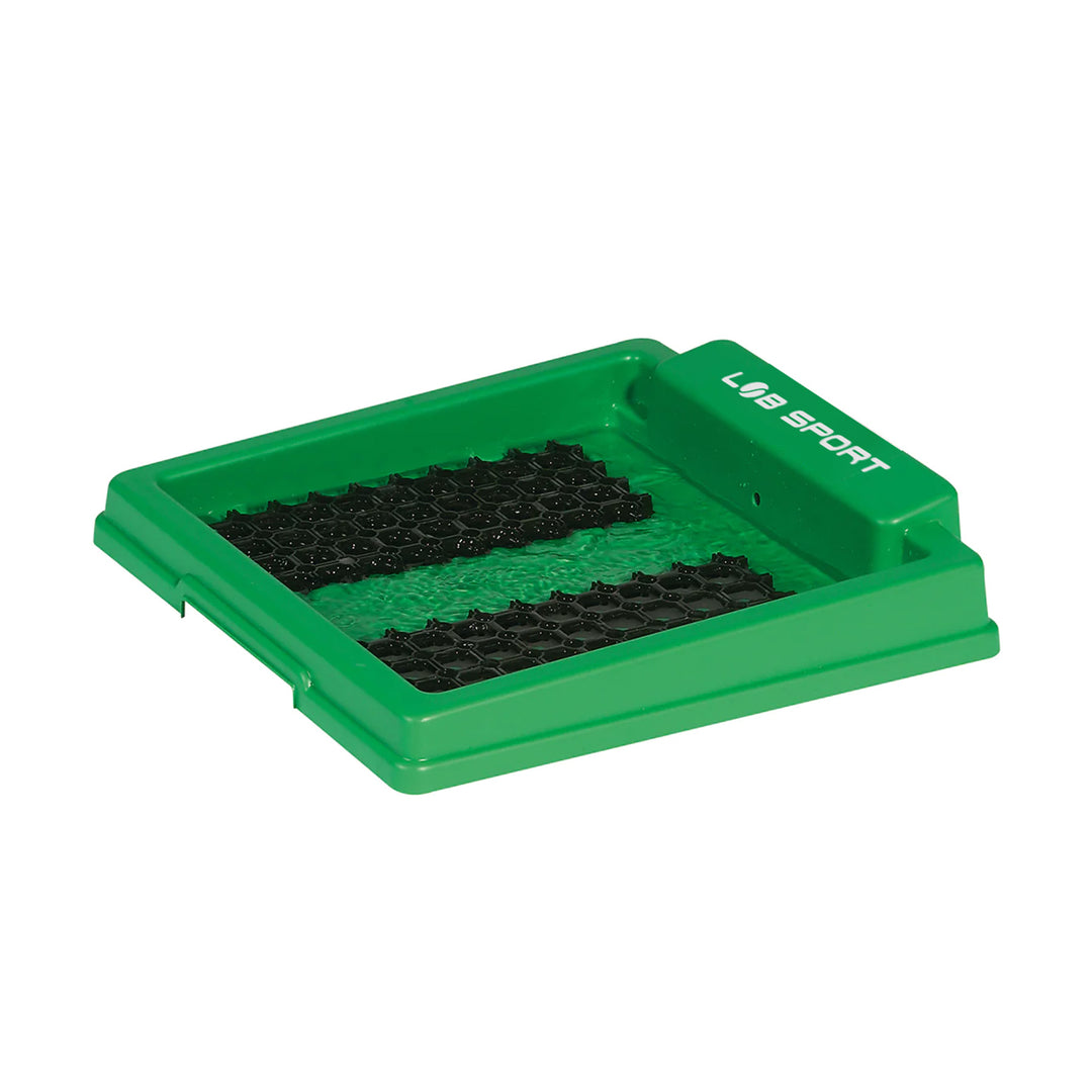 Wet shoe cleaning tray made of plastic